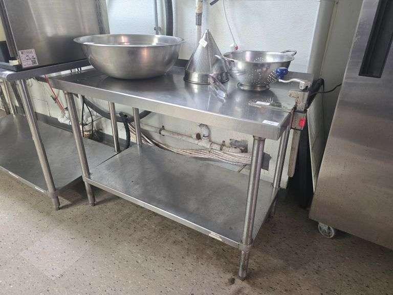 STAINLESS STEEL COMMERCIAL FOOD PREP TABLE APROX 4'x2'x35"