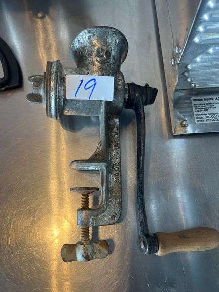 KEYSTONE NO. 10 VINTAGE TABLETOP MEAT GRINDER MFG. BY C.I. CO. IN BOYERTOWN, PA