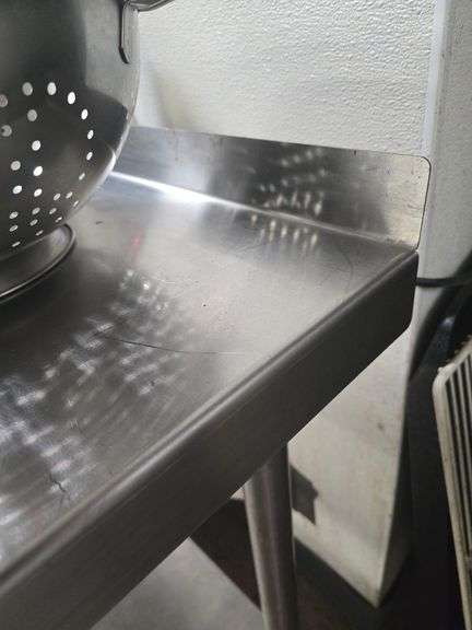 STAINLESS STEEL COMMERCIAL FOOD PREP TABLE APROX 4'x2'x35"