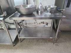 STAINLESS STEEL COMMERCIAL FOOD PREP TABLE APROX 4'x2'x35"
