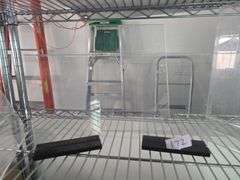 CLEAR TABLETOP DISPLAYS WITH 5 IN LOT