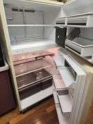 GE TBX25Z 24.8CU.FT. NO FROST REFRIGERATOR FREEZER WITH ICE MAKER APPEARS TO BE IN GOOD CLEAN CONDITION