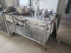 STAINLESS STEEL COMMERCIAL FOOD PREP TABLE APROX 4'x2'x35"