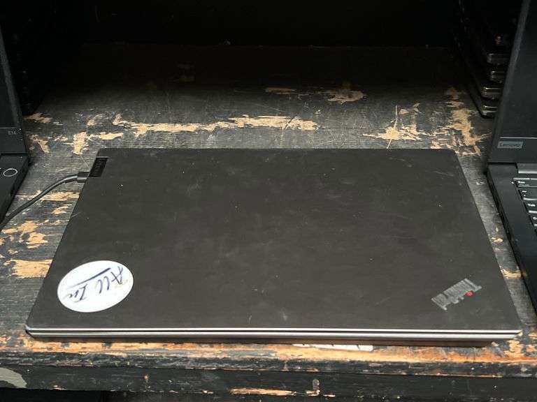 LENOVO THINKPAD E14 LAPTOP ORIGINALLY WITH CORE I5 INTEL NO MEMORY BUT POWERS ON