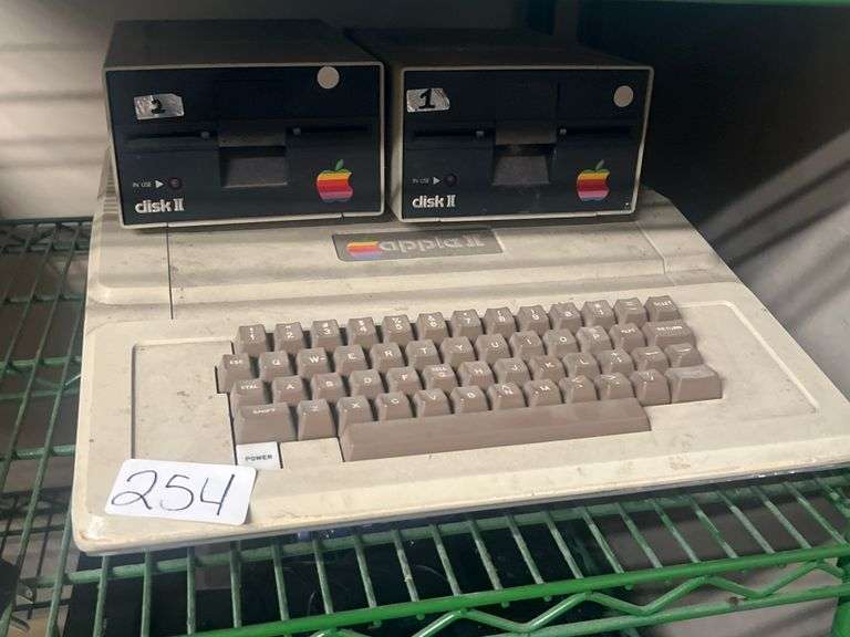APPLE II PLUS COMPUTER WITH (2) DISK II