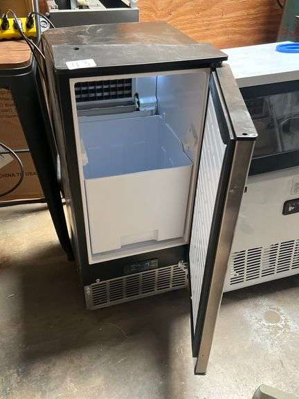 HBZB-36F COMMERCIAL ICE MACHINE R290 REFRIGERANT APROX 15"x18"x34" NEVER USED BUT COSMETICALLY DAMAGED
