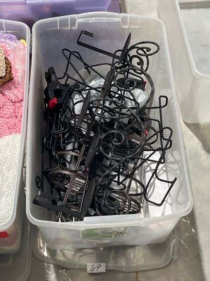 DÉCOR SUCH AS DOOR HANGING COAT RACK, TAPERED CANDLE DÉCOR, PHOTO FRAME HOLDERS, ECT