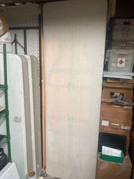 LIFETIME 8' WHITE PLASTIC TABLE WOTH METAL FOLDING LEGS