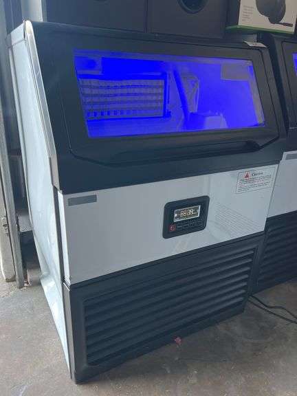 LMES80 COMMERCIAL ICE MAKER 390W 2'W x 34"H NEVER USED BUT NEEDS SMALL COSMETIC REPAIRS