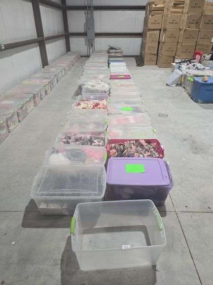 64QT CONTAINERS, MOST STERLITE WITH LIDS, OTHER VARIOUS BRANDS AND LARGER SIZES INCLUDED  **VERY IMPORTANT NOTICE** PICKUP MUST BE AFTER 4PM TO GIVE TIME FOR OTHER BIDDERS TO ACQUIRE THE LOTS INSIDE THESE BINS!!