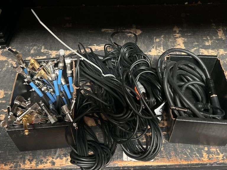 PROFESSIONAL AUDIO CABLES INCLUDING (3) EXTENSIONS, (13) ANGLED INSTRUMENT PATCH CABLES 10" ; AND (2) MONOPRICE PROFESSIONAL AUDIO CABLE FOR MICROPHONES APROX 5'L WITH SPLITTER INCLD.