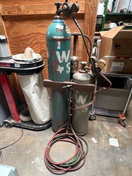 WELDERS DOLLY WITH OXY/ACC TANKS AND HOSES WITH HARRIS 72-2 TORCH ATTACHED