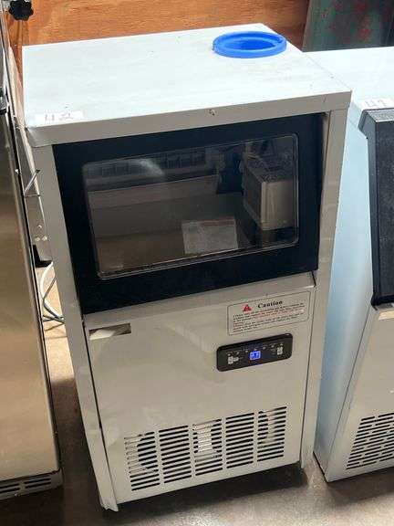 WQJR-T50 COMMERCIAL ICE MACHINE 250W R290 REFRIGERANT 14.57"x16.34"x31.3" NEVER USED BUT COSMETICALLY DAMAGED