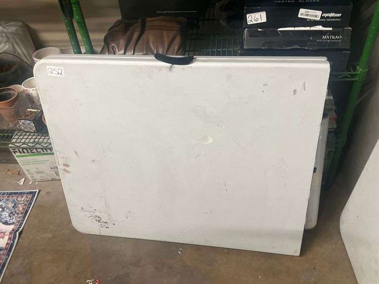 PEAKFORM 6' FOLDING TABLE WITH METAL LEGS