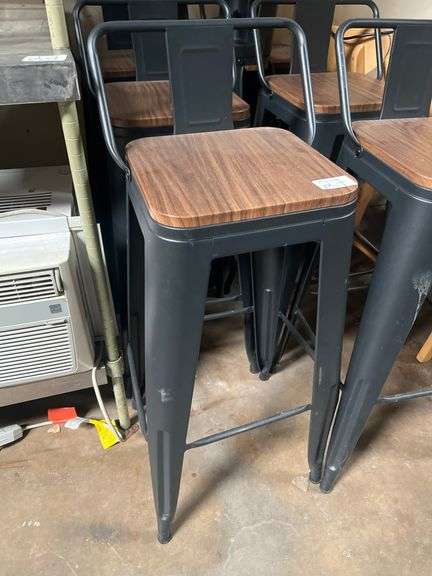 YONGCHUANG 30" LOW BACK METAL AND WOOD BARSTOOL IN MATTE BLACK FINISH RETAIL $40ea.