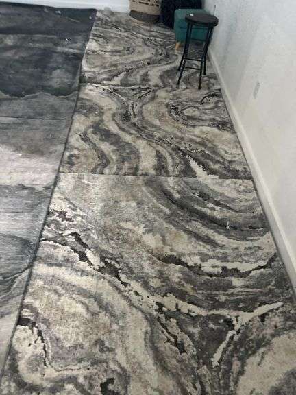 GREY & WHITE MARBLE RUG APROX 91"x58"