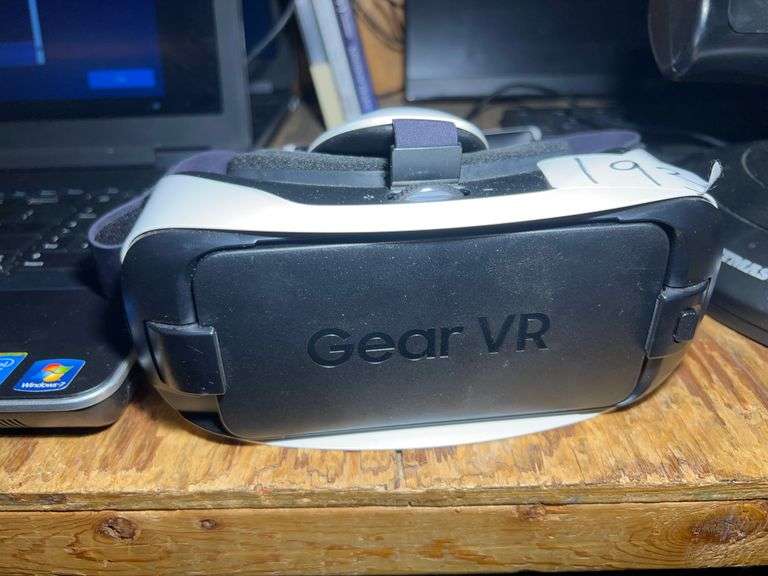 GEAR VR POWERED BY OCULUS VR HEADSET SM-R321