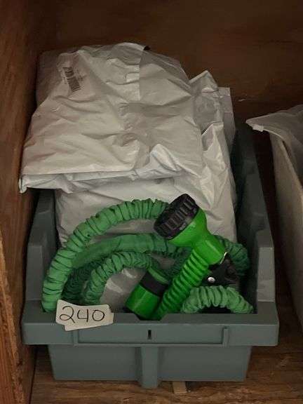 EXPANDING HOSE WITH SPRAY NOZZLE INCLD. APROX 10' SHRUNK LENGTH