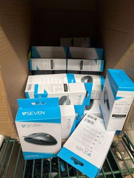 VSEVEN USB MOUSE WITH BUILT-IN SCROLL WHEEL, PLUG N PLAY MV3000010