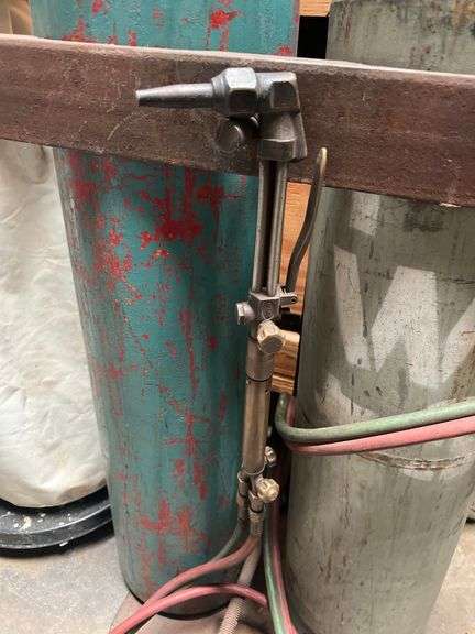 WELDERS DOLLY WITH OXY/ACC TANKS AND HOSES WITH HARRIS 72-2 TORCH ATTACHED