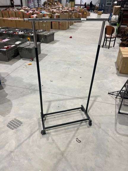 ROLLING CLOTHING RACK WITH ADJUSTABLE WIDTH , APROX 5'H
