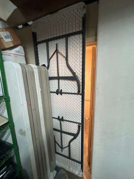 LIFETIME 8' WHITE PLASTIC TABLE WOTH METAL FOLDING LEGS