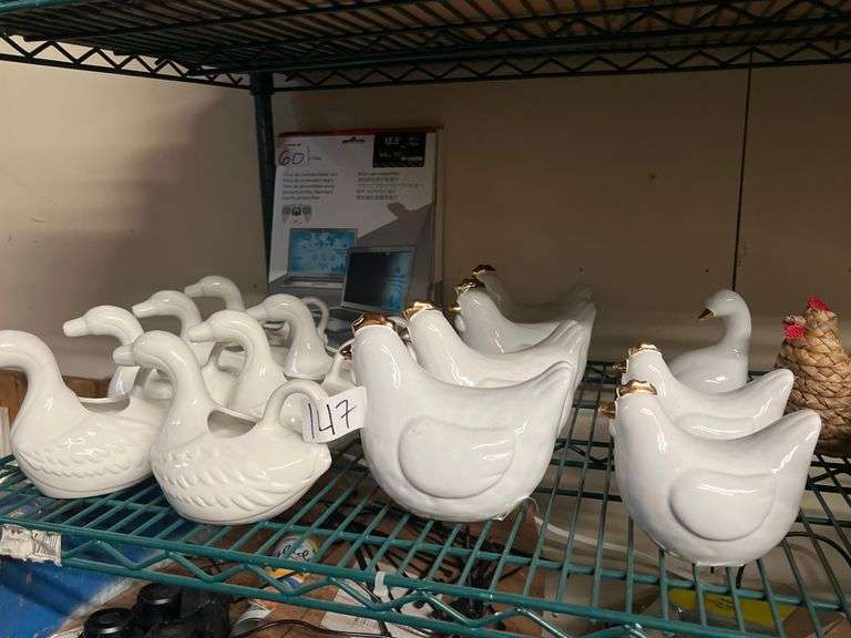 CERAMIC DÉCOR INCLUDING SWAN GRAVY BOATS AND CHICKEN TRINKETS