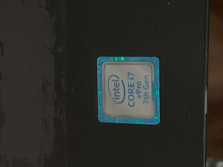 LENOVO THINKPAD X1 CARBON LAPTOP WITH INTEL i7 vPRO 7th GEN, NO MEMORY POWERS ON