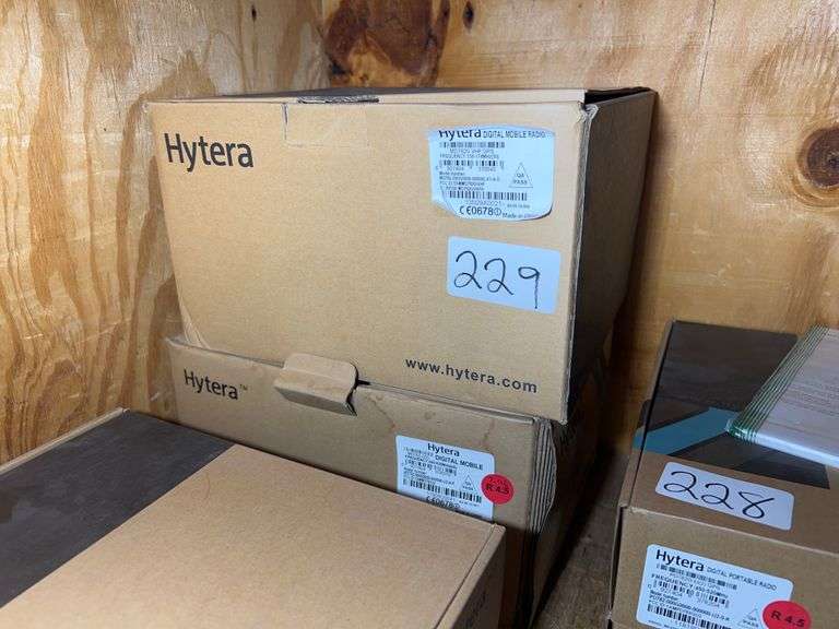 HYTERA DIGITAL PORTABLE RADIO MD782G VHF GPS 136-174MHz MODEL MD782-000G0000-000000-V1-H-D ; & MD782 U(2) 450-520MHz MODEL MD782-00000000-000000-U2-H-F  APPEAR NEW IN OPEN BOX