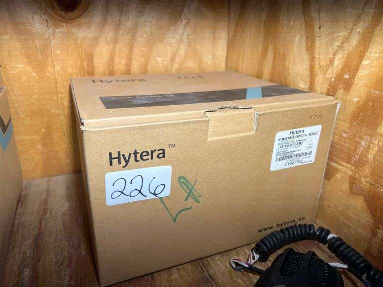 HYTERA DIGITAL PORTABLE RADIO MD782G U(1) 400-470MHz MODEL MD782-000G0000-000000-U1-H-D APPEAR NEW IN OPEN BOX