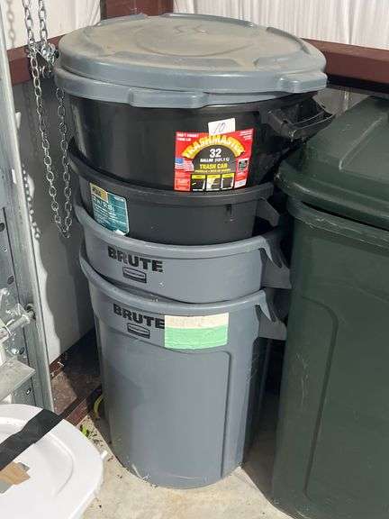 32GAL LARGE TRASH BINS INCLUDING RUBBERMAID BRUTE, TRASH MASTER AND BLUE HAWK