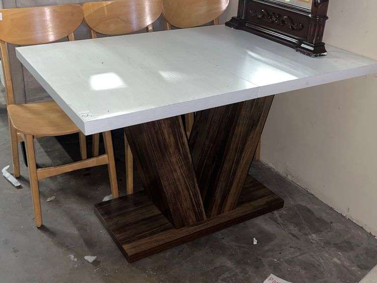 47" DINING TABLE FOR 4 WITH WHITE TOP AND HEAVY DUTY WOODEN BROWN PEDESTAL APROX 47"x31"x29.5"
