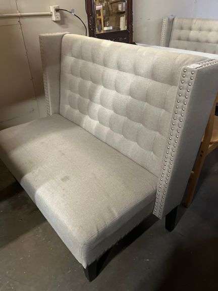 MODERN UPHOLSTERED BOOTH SEATING APROX 46"x25"x39" WITH METAL BUTTON ACCENT AND BLACK WOODEN LEGS
