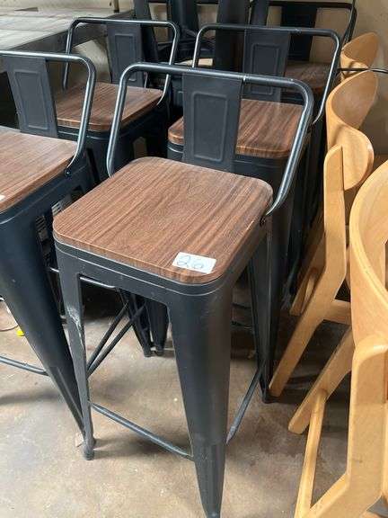 YONGCHUANG 30" LOW BACK METAL AND WOOD BARSTOOL IN MATTE BLACK FINISH RETAIL $40ea.