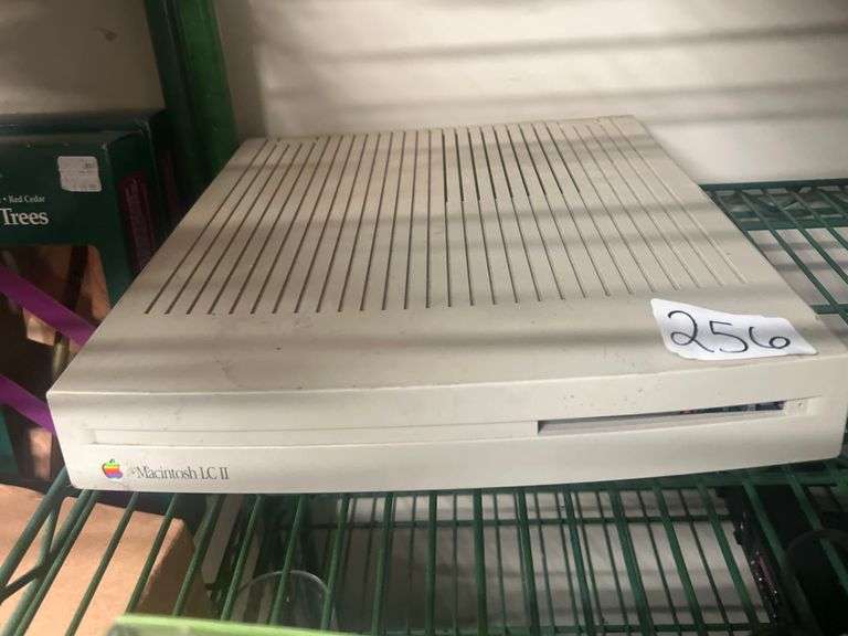 APPLE MACINTOSH LC II COMPUTER