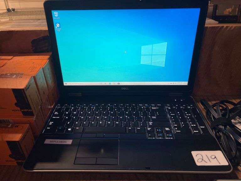 DELL LATITUDE E6540 LAPTOP WITH CORE i5 INTEL, MEMORY INCLD. HAS BEEN INSTALLED WITH WINDOWS 10, IN WORKING CONDITION, WITH CHARGER INCLUDED! PERFECT FOR NEW USER