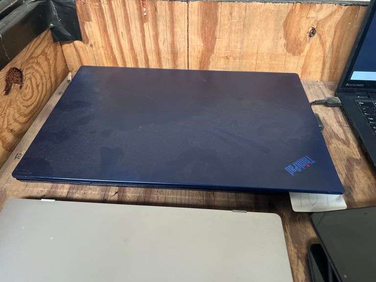 LENOVO THINKPAD E15 LAPTOP WITH AMD RYZEN 4000 SERIES 7 AND RADEON GRAPHICS, POWERS ON WITH MEMORY BUT PASSWORD PROTECTED