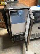 HBZB-36F COMMERCIAL ICE MACHINE R290 REFRIGERANT APROX 15"x18"x34" NEVER USED BUT COSMETICALLY DAMAGED