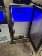 Y40FA COMMERCIAL ICE MACHINE 260W R290/75g REFRIGERANT APROX 15"x18.5"x33"  NEVER USED BUT COSMETICALLY DAMAGED