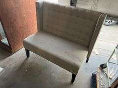 MODERN UPHOLSTERED BOOTH SEATING APROX 46"x25"x39" WITH METAL BUTTON ACCENT AND BLACK WOODEN LEGS