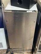 Y40FA COMMERCIAL ICE MACHINE 260W R290/75g REFRIGERANT APROX 15"x18.5"x33"  NEVER USED BUT COSMETICALLY DAMAGED