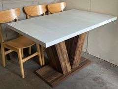 47" DINING TABLE FOR 4 WITH WHITE TOP AND HEAVY DUTY WOODEN BROWN PEDESTAL APROX 47"x31"x29.5"