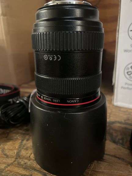 CANON ZOOM LENS EF 24-70mm 1:2.8 L USM MACRO 0.38m/1.3FT & EW-83F ATTACHMENT ]