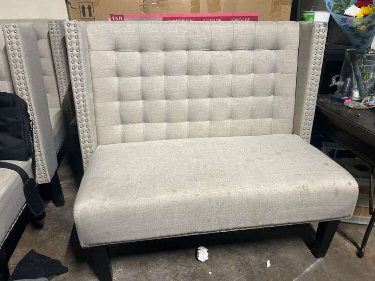 MODERN UPHOLSTERED BOOTH SEATING APROX 46"x25"x39" WITH METAL BUTTON ACCENT AND BLACK WOODEN LEGS