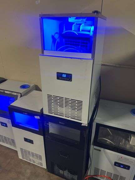 SOZT SDZ-45B & & SDZ-63 COMMERCIAL ICE MAKER 2.3A R290 REFRIGERANT NEVER USED BUT COSMETICALLY DAMAGED **See more photos