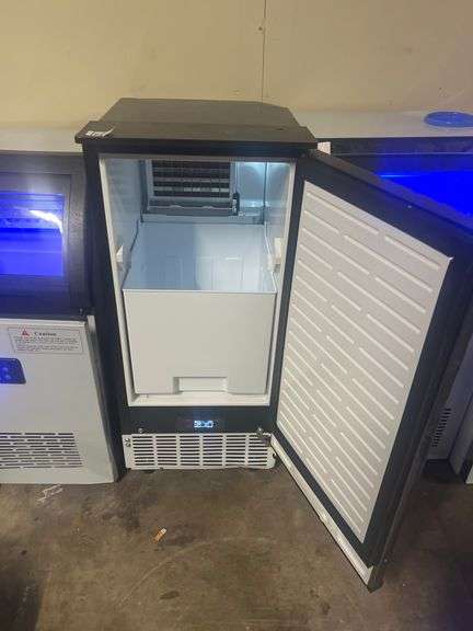 LMHK36 COMMERCIAL ICE MAKER R290a REFRIGERANT 2.6A NEVER USED BUT COSMETICALLY DAMAGED