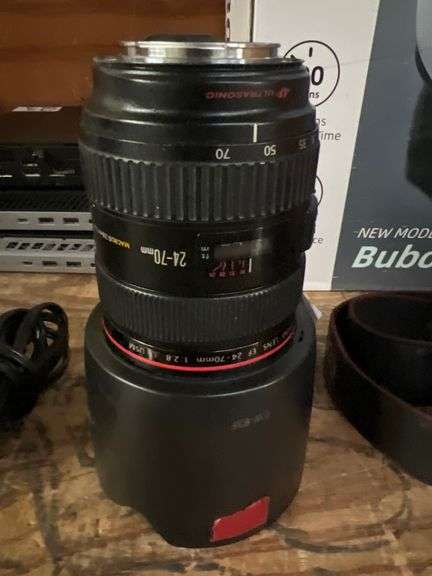 CANON ZOOM LENS EF 24-70mm 1:2.8 L USM MACRO 0.38m/1.3FT & EW-83F ATTACHMENT ]