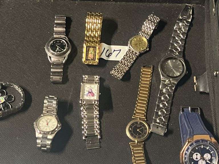 VARIETY OF DESIGNER METAL LINK WATCHES INCLUDING CITIZEN, RALPH VALENTINE, GIANI-GIORGIO, ECT