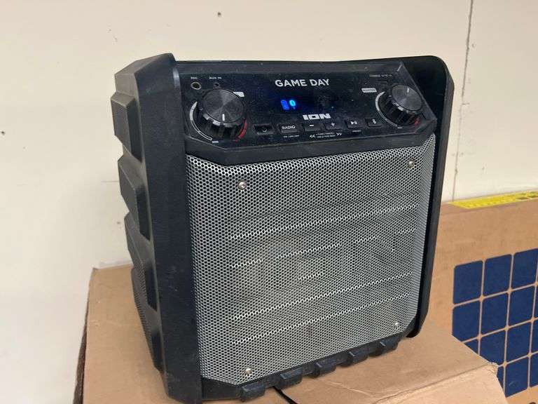 ION GAME DAY BLUETOOTH SPEAKER MODEL iPA80 WITH FM/AM RADIO, AUX & MIC IN IN WORKING CONDITION