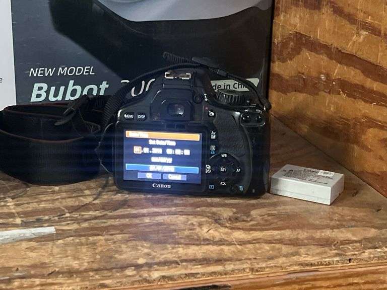 CANON EOS REBEL T2i DIGITAL CAMERA WITH EF-S 18-55mm LENS WITH (2) BATTERIES INCLD.